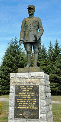 Statue Général Frère, pelouse Est cour Rivoli