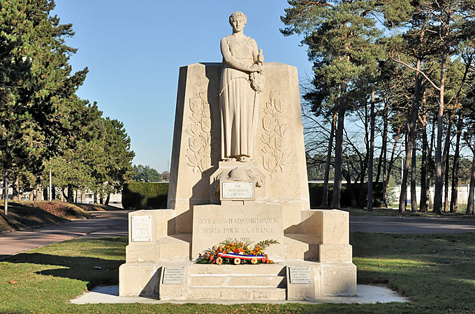 Monument de l’Ecole d’Administration Militaire  Cotquidan