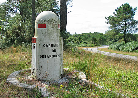 Borne Voie sacre, carrefour du dbarquement