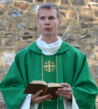 Le Père Simon Liot de Nortbécourt, le 27 août 2023 à Saint Nicolas de Guer