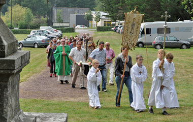 Procession de Sainte Reine