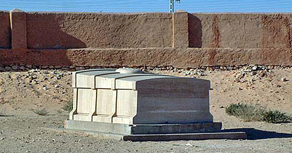 Tombe de Charles de Foucauld à El Goléa aujourd’hui appelé El Méniaa
